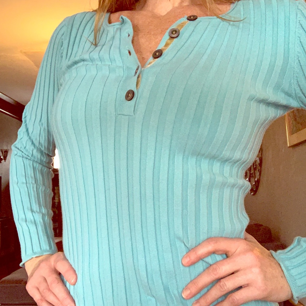 Ribbed cotton long sleeve shirt.